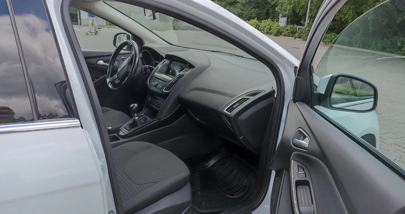 Ford Focus cena 39900 przebieg: 256468, rok produkcji 2017 z Chrzanów małe 37